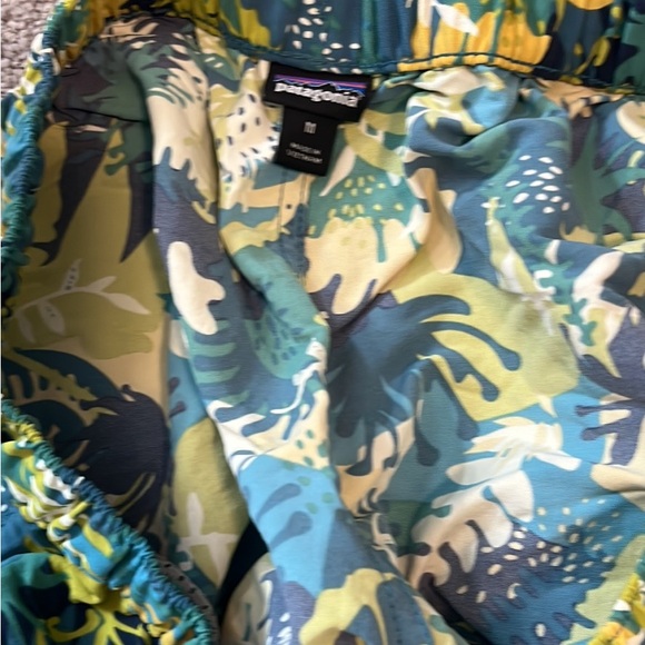Patagonia Baggies - women’s size M - Picture 3 of 3